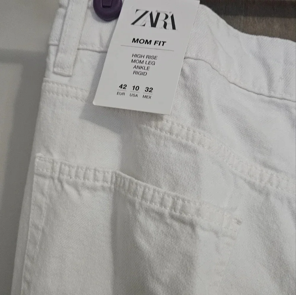 ZARA white distressed Mom fit jeans. Size 10. NWT